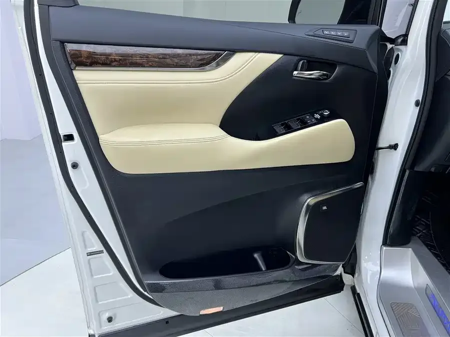 Toyota Alphard Alfa 2021 Dual Engine 2.5L Deluxe Edition 2022 — миниатюра 4