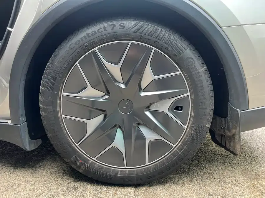 Tesla Model YL Model YL 2025 long-range all-wheel drive version 2025 — миниатюра 4