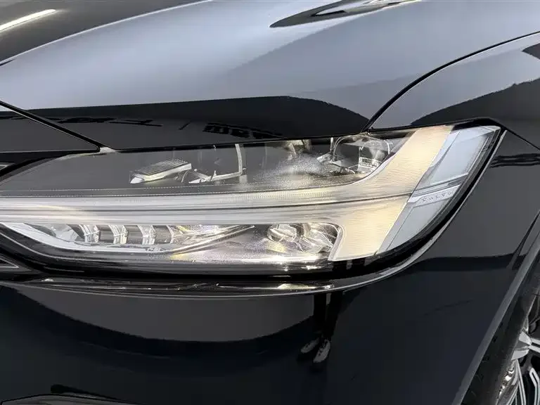 Volvo S90 plug-in hybrid 2022 model T8 E-drive hybrid Zhiyi luxury version 2022 — миниатюра 3