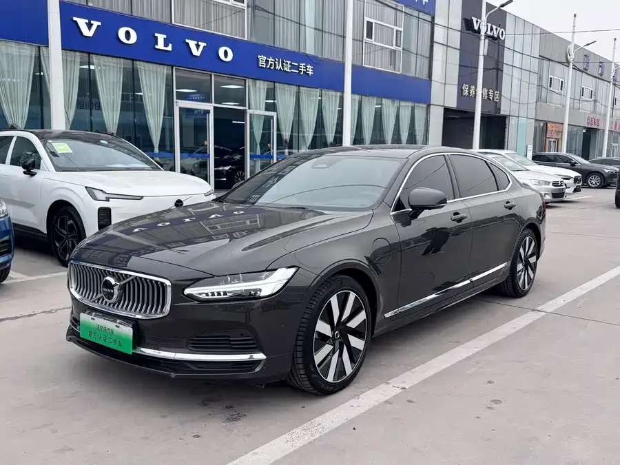 Volvo S90 plug-in hybrid 2024