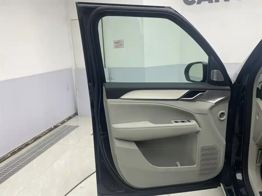Volvo EM90 2025 Ultra six-seater 2024 — миниатюра 4