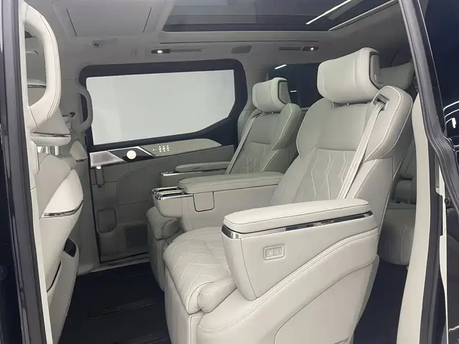 Volvo EM90 2025 Ultra six-seater 2024 — миниатюра 5