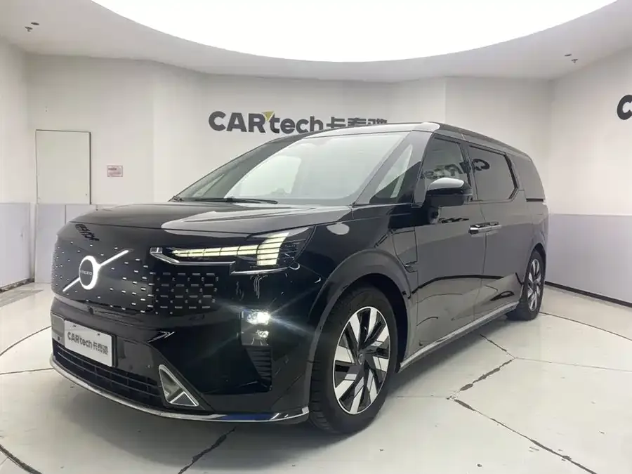 Volvo EM90 2024