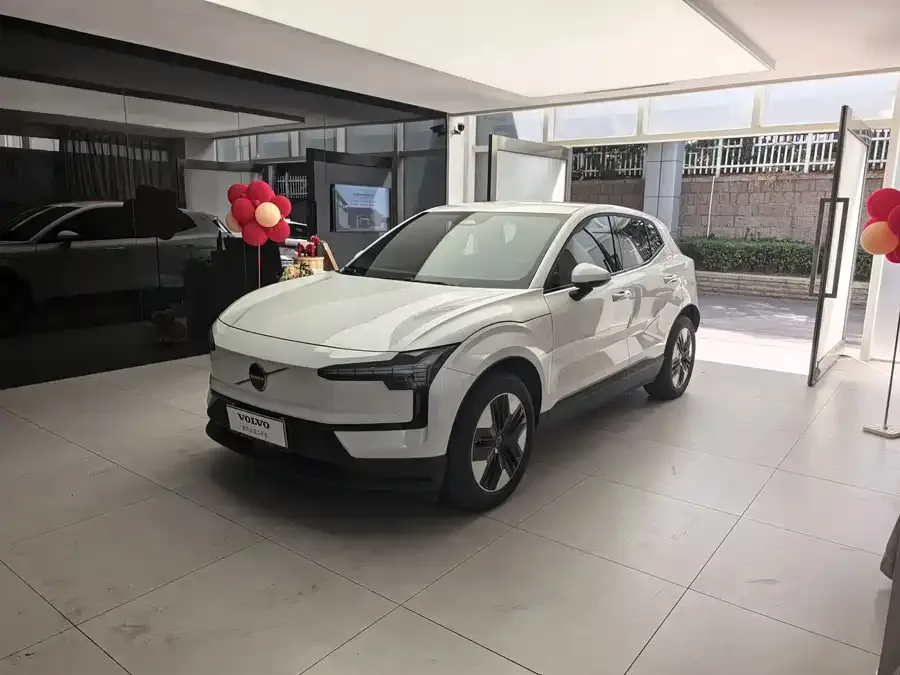 Volvo EX30 2025 RWD Core 2024 — фото 1, купить с доставкой в Москву