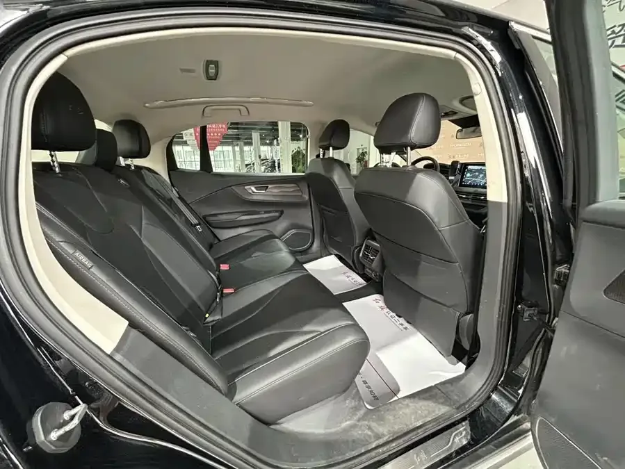 Hongqi E-QM5 Hongqi E-QM5 2022 431km Charging Enjoyment Edition 2022 — миниатюра 3