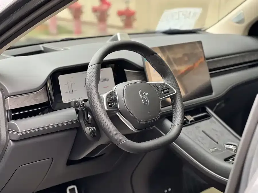 AITO M7 QM7 2024 1.5T RWD Plus Edition 5 Seaters 2025 — миниатюра 2