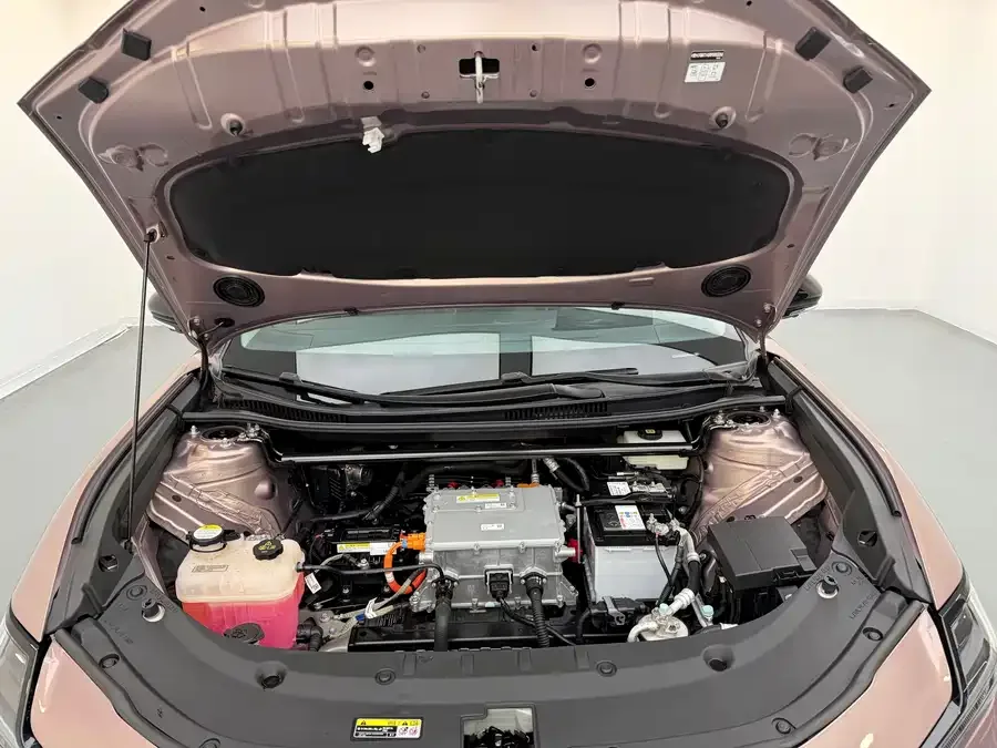 Toyota bZ 3 2023 616km long range Premium 2023 — миниатюра 4