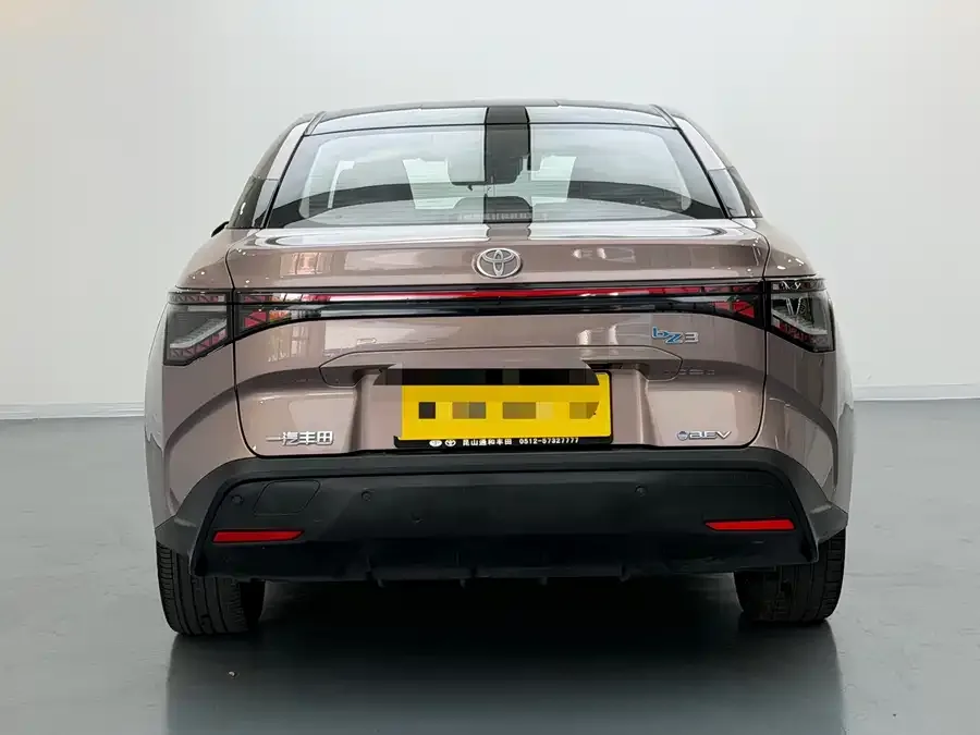 Toyota bZ 3 2023 616km long range Premium 2023 — миниатюра 5