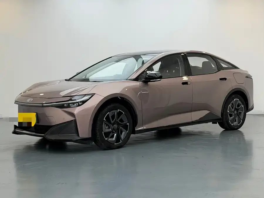 Toyota bZ 3 2023 616km long range Premium 2023 — фото 1, купить с доставкой в Москву