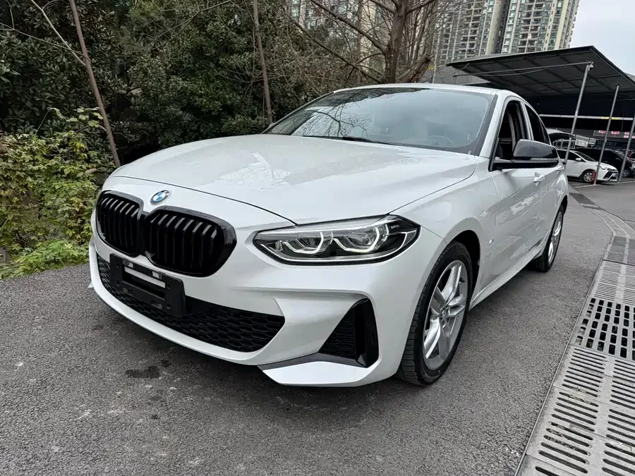 BMW 1 series BMW 1 Series 2023 120i M Sport Night Edition 2023 — фото 1, купить с доставкой в Москву