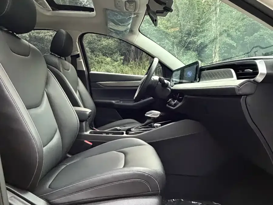 Ford Escort Escort 2021 1.5L Automatic Diamond Edition 2022 — миниатюра 4