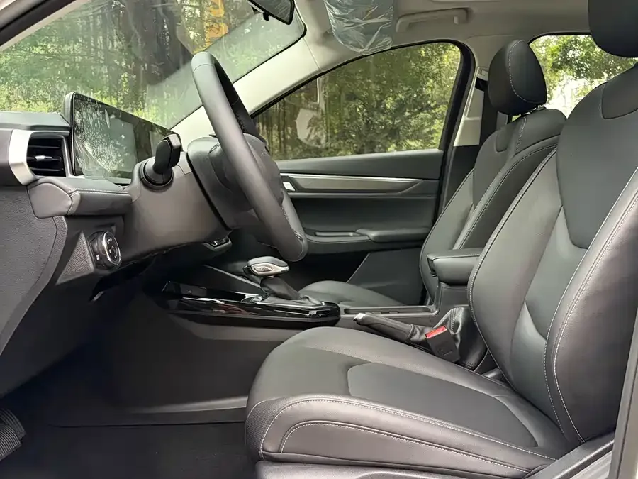Ford Escort Escort 2021 1.5L Automatic Diamond Edition 2022 — миниатюра 5