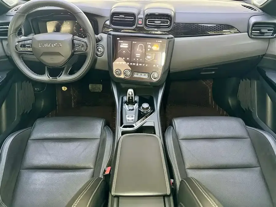 Lynk & Co 03 Lynk & Co 03 2022 2.0TD DCT Pro 2022 — миниатюра 4