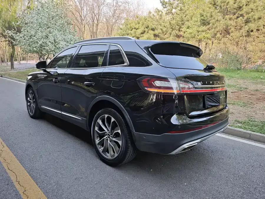 Lincoln Navigator Navigator 2021 2.0T 4WD Elegant Edition 2022 — миниатюра 2