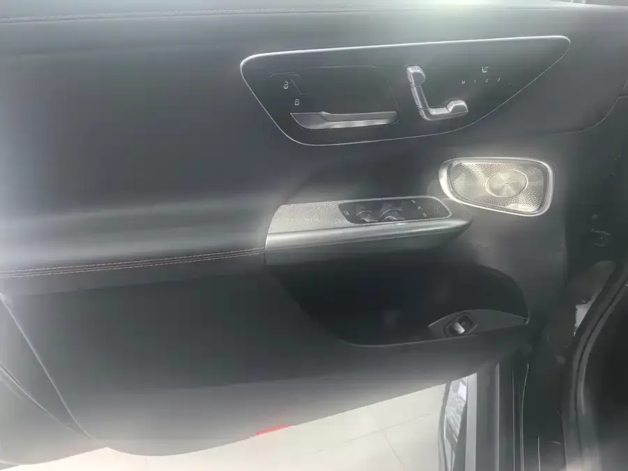 Mercedes-Benz GLC AMG 2026 Mercedes-Benz GLC AMG 43 4MATIC 2026 — миниатюра 4
