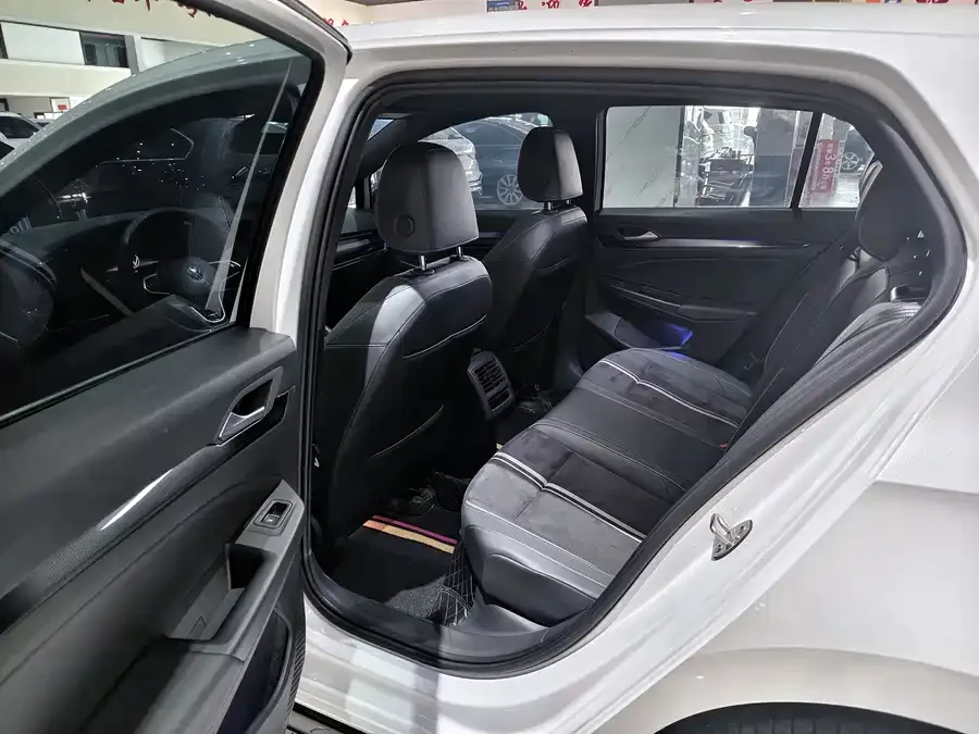 Volkswagen golf Golf 2021 280TSI DSG R-Line 2023 — миниатюра 2