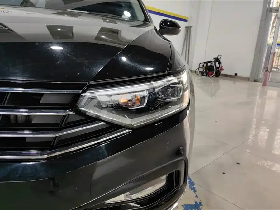 Volkswagen Magotan Magotan 2021 330TSI DSG 30th Anniversary Edition 2022 — миниатюра 2