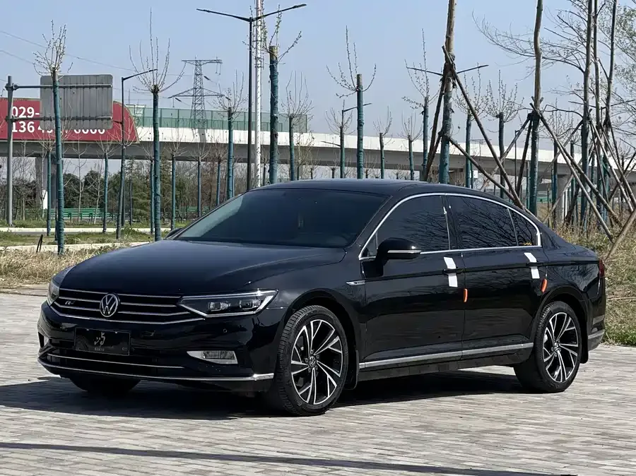 Volkswagen Magotan Magotan 2020 330TSI DSG Luxury Edition 2022 — фото 1, купить с доставкой в Москву