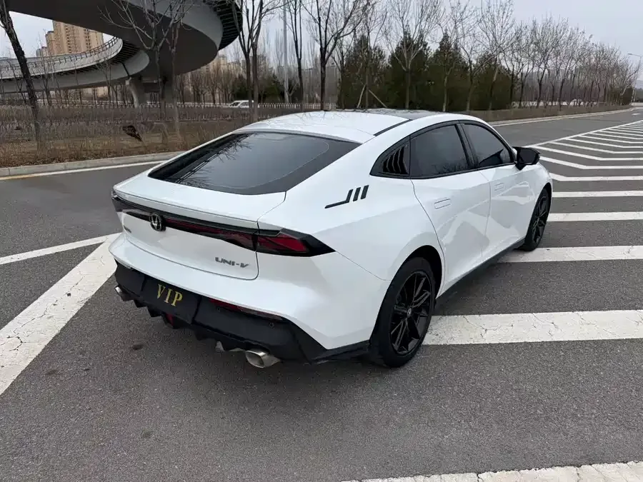 Changan UNI-V Changan UNI-V 2022 1.5T Premium Edition 2023 — миниатюра 3