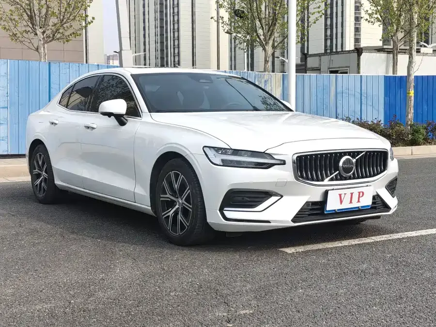 Volvo S60 2023 B4 Zhiyi Luxury Edition 2023 — миниатюра 3
