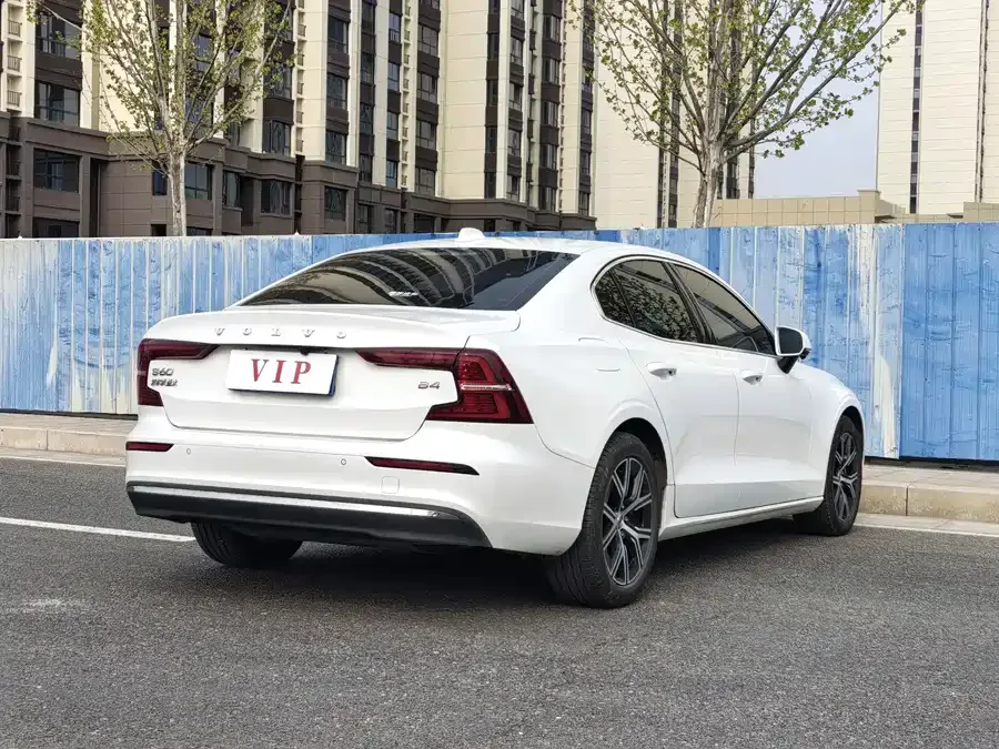Volvo S60 2023 B4 Zhiyi Luxury Edition 2023 — миниатюра 4