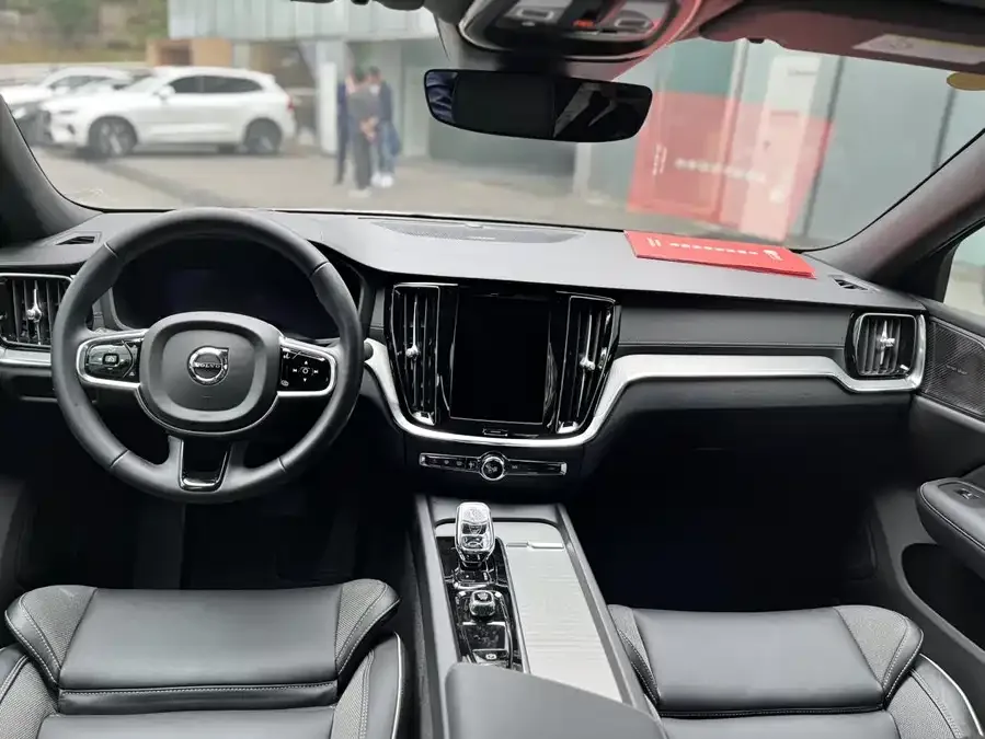 Volvo S60 2024 B5 Smart Sports Edition 2023 — миниатюра 3