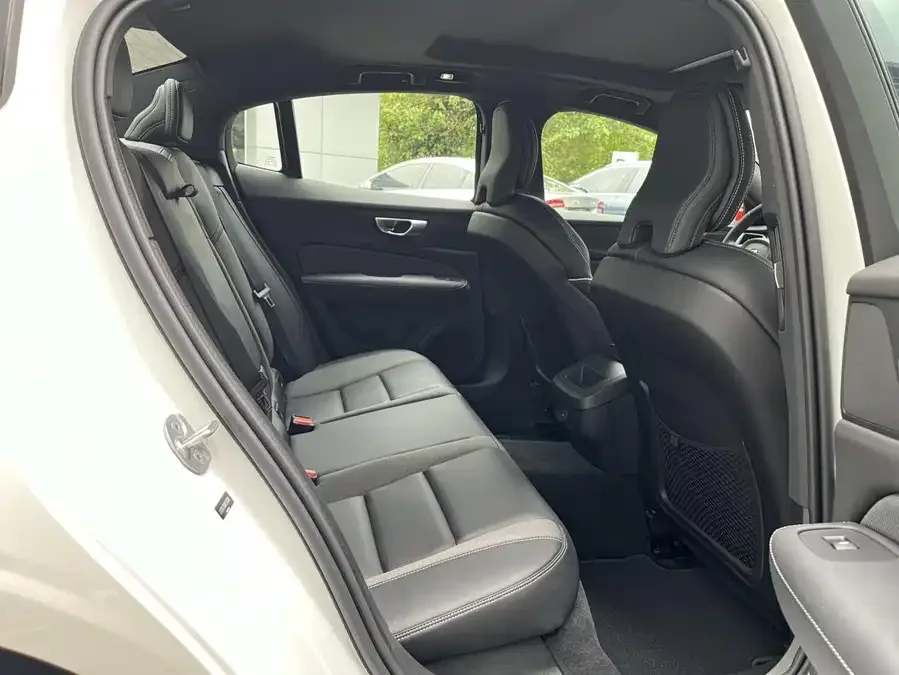 Volvo S60 2024 B5 Smart Sports Edition 2023 — миниатюра 5