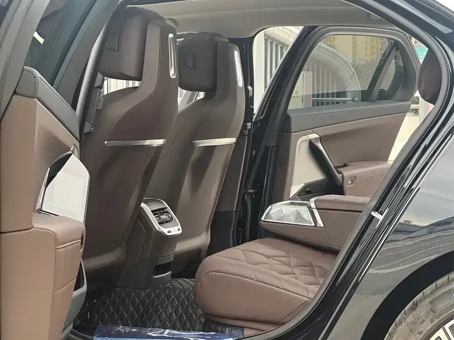 BMW 7 Series BMW 7 Series 2023 735Li M Sport Package 2025 — миниатюра 2