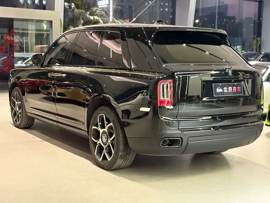 Rolls-Royce Cullinan Cullinan 2020 Black Badge 2022 — миниатюра 2