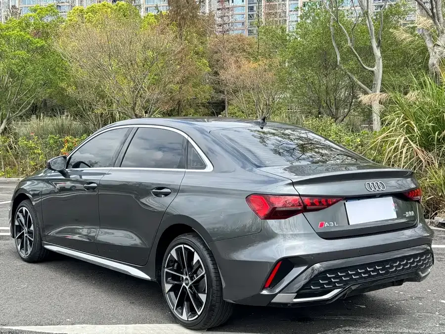 Audi A3 2025 Sportback 35TFSI Flying Spur Premium Edition 2025 — миниатюра 5