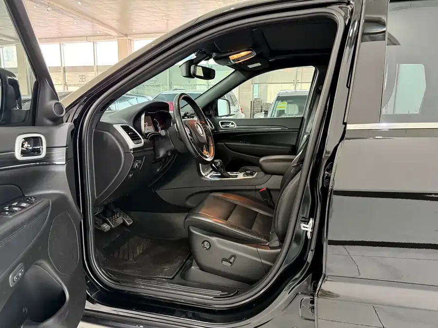 Jeep Grand Cherokee Grand Cherokee (Imported) 2021 3.0L 80th Anniversary Edition 2022 — миниатюра 2