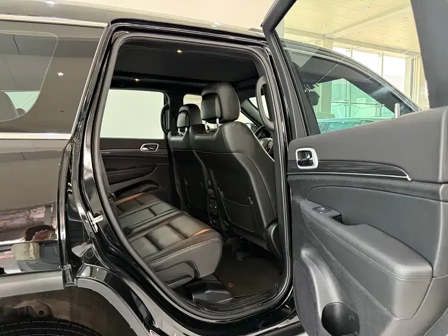 Jeep Grand Cherokee Grand Cherokee (Imported) 2021 3.0L 80th Anniversary Edition 2022 — миниатюра 3