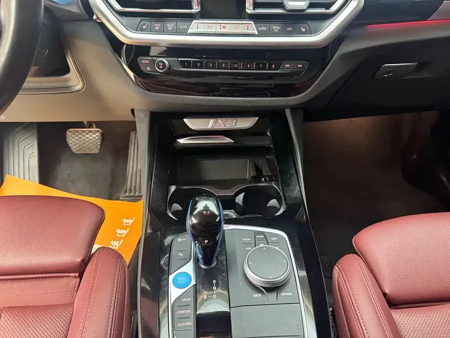 BMW iX3 2022 leading model 2022 — миниатюра 3