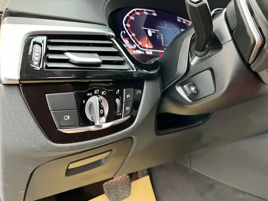 BMW 5 Series BMW 5 Series 2023 530Li Leading Luxury Package 2023 — миниатюра 2