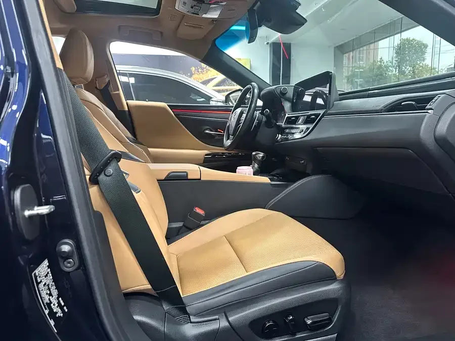 Lexus ES 2022 300h Excellence Edition 2023 — миниатюра 3