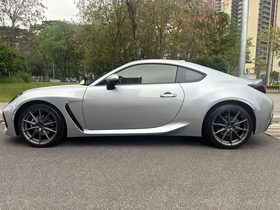 Subaru BRZ 2022 2.4L manual version 2022 — миниатюра 4