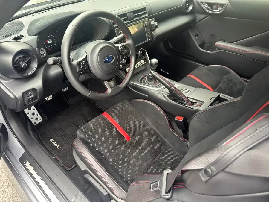Subaru BRZ 2022 2.4L manual version 2022 — миниатюра 5