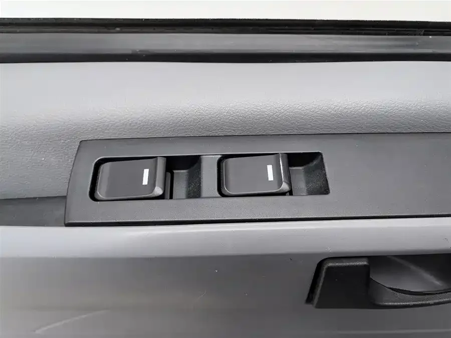 Maxus Xintu V80 Xintu V80 2021 2.0T Manual Classic Aoyuntong Short Axis Mid-Top 5/6 Seaters 2022 — миниатюра 3