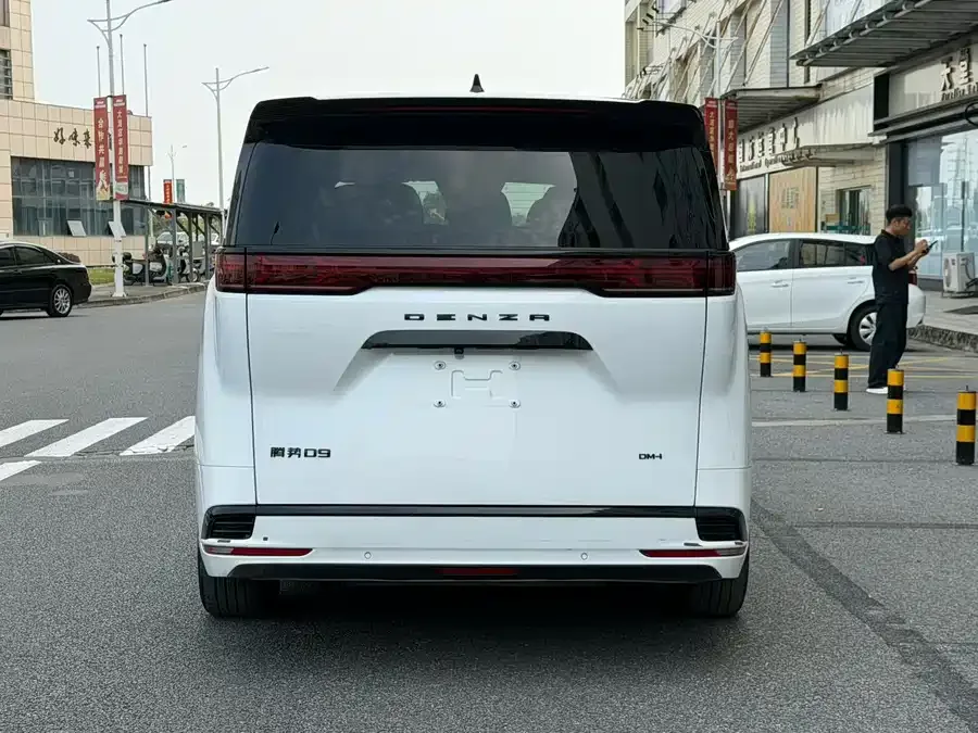 BYD D9 BYD D9 2022 DM-i 970 4WD Flagship Model 2023 — миниатюра 2