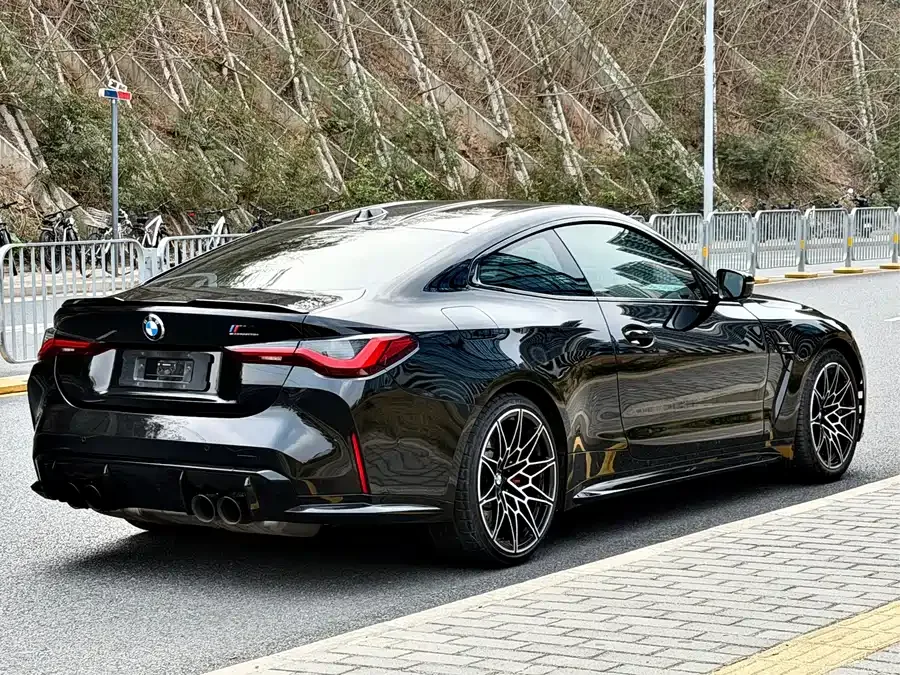 BMW M4 2023 M4 Coupe Thunder Edition 2024 — миниатюра 2