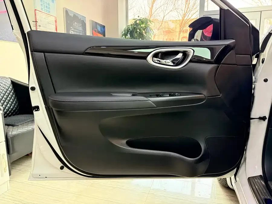 Nissan Sylphy Sylphy 2024 Model 2 Classic 1.6XL CVT Luxury Edition 2025 — миниатюра 4