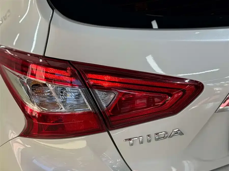 Nissan Tiida Tiida 2021 1.6L CVT Smart Travel Edition 2022 — миниатюра 3