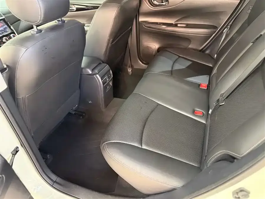 Nissan Tiida Tiida 2021 1.6L CVT Smart Travel Edition 2022 — миниатюра 5