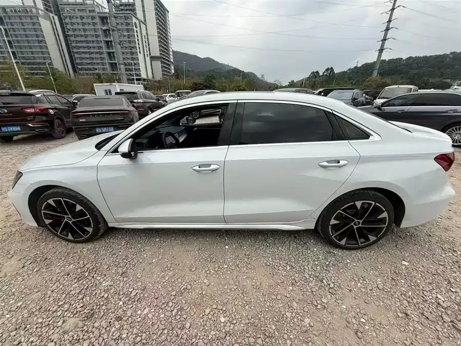 Audi A3 2026 A3L Limousine 35TFSI Flying Spur Luxury Edition 2025 — миниатюра 5