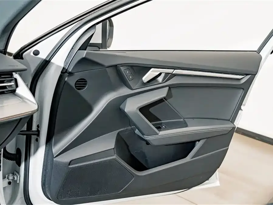 Audi A3 2024 A3L Limousine 35 TFSI Fashion Sports 2024 — миниатюра 4