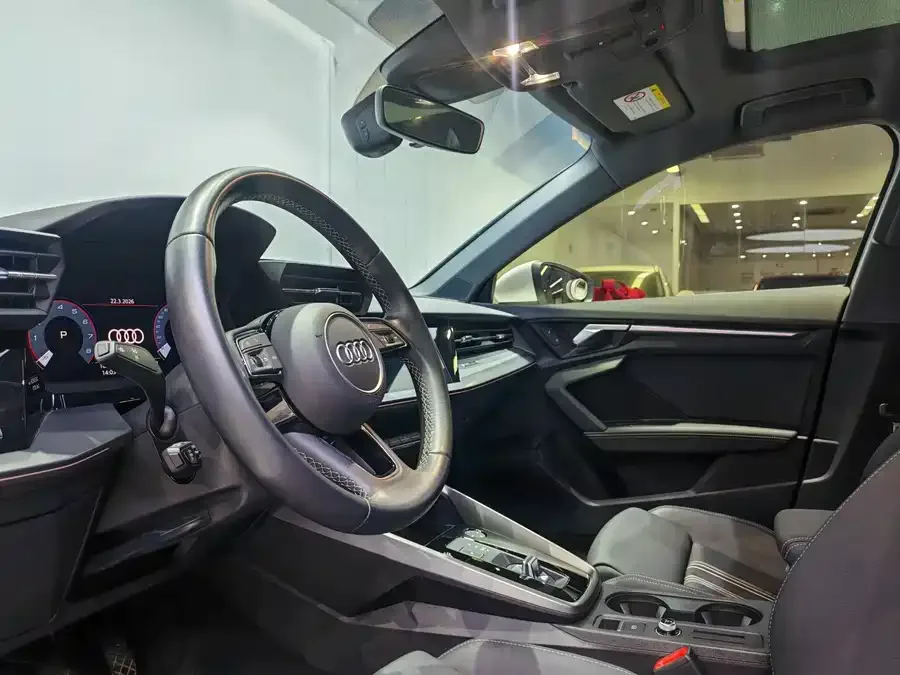 Audi A3 2024 Sportback 35 TFSI stylish and sporty 2024 — миниатюра 2