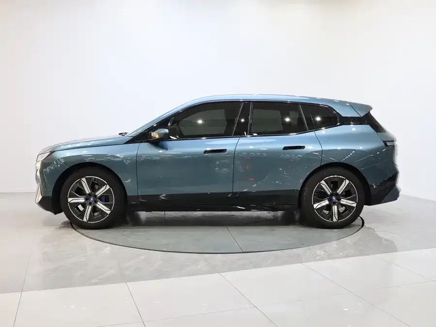 BMW iX 2023 xDrive40 2023 — миниатюра 2