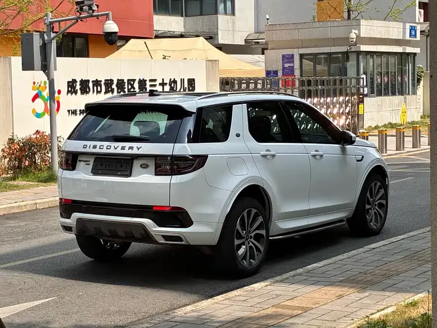 Land Rover Pre-owned Discovery Sports Discovery Sport 2022 facelift 249PS R-Dynamic S performance version 5-seater 2022 — миниатюра 4