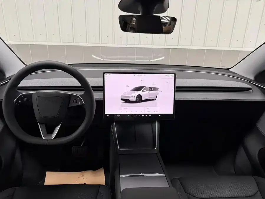 Tesla Model Y Model Y 2025 facelift long-range all-wheel drive version 2025 — миниатюра 3