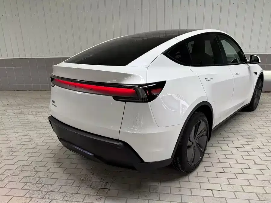 Tesla Model Y Model Y 2025 facelift long-range all-wheel drive version 2025 — миниатюра 4